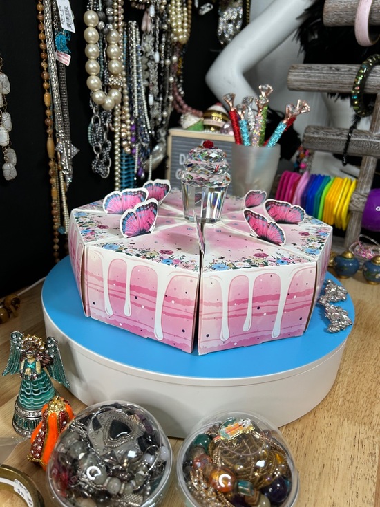 Jewelry - 🧁 Get Ya Self A Slice Of Cake 🛼 🛼 🛼
